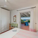 Pitrizzina 8, Emma Vila